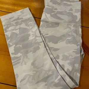 Lululemon wunder under white camo